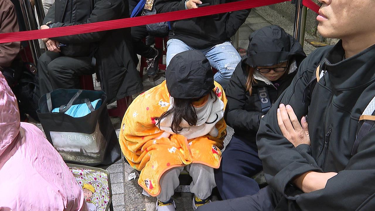 有拜有保庇！文昌宮點燈開跑　家長頂低溫漏夜排隊