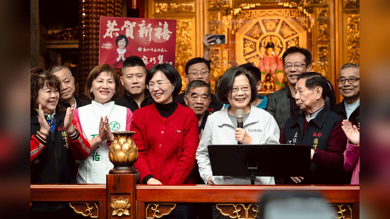 快新聞/蔡英文表態了!赴新北參香拜廟 大讚蘇巧慧「市長最好人選」