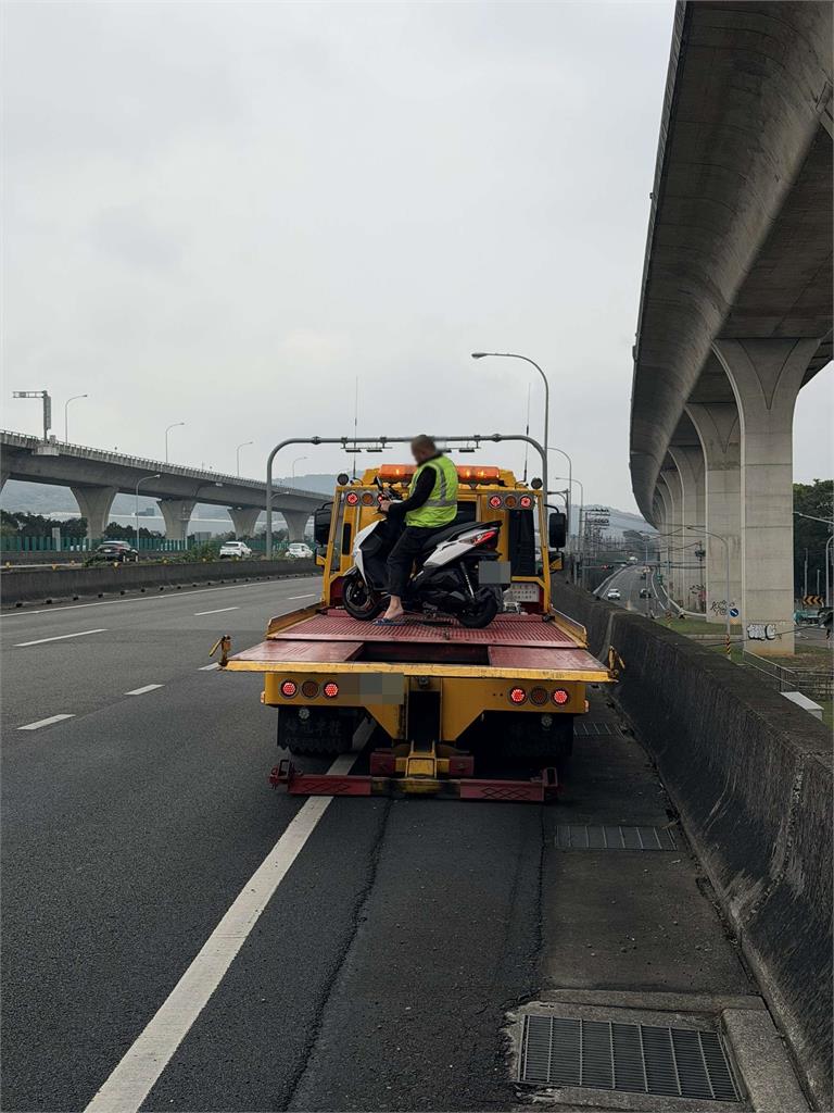 導航設定出錯害她噴6000元？國道1號南崁段驚見機車 警製單舉發移置