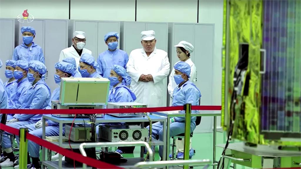 金正恩視察首顆間諜衛星 千金現身又成焦點