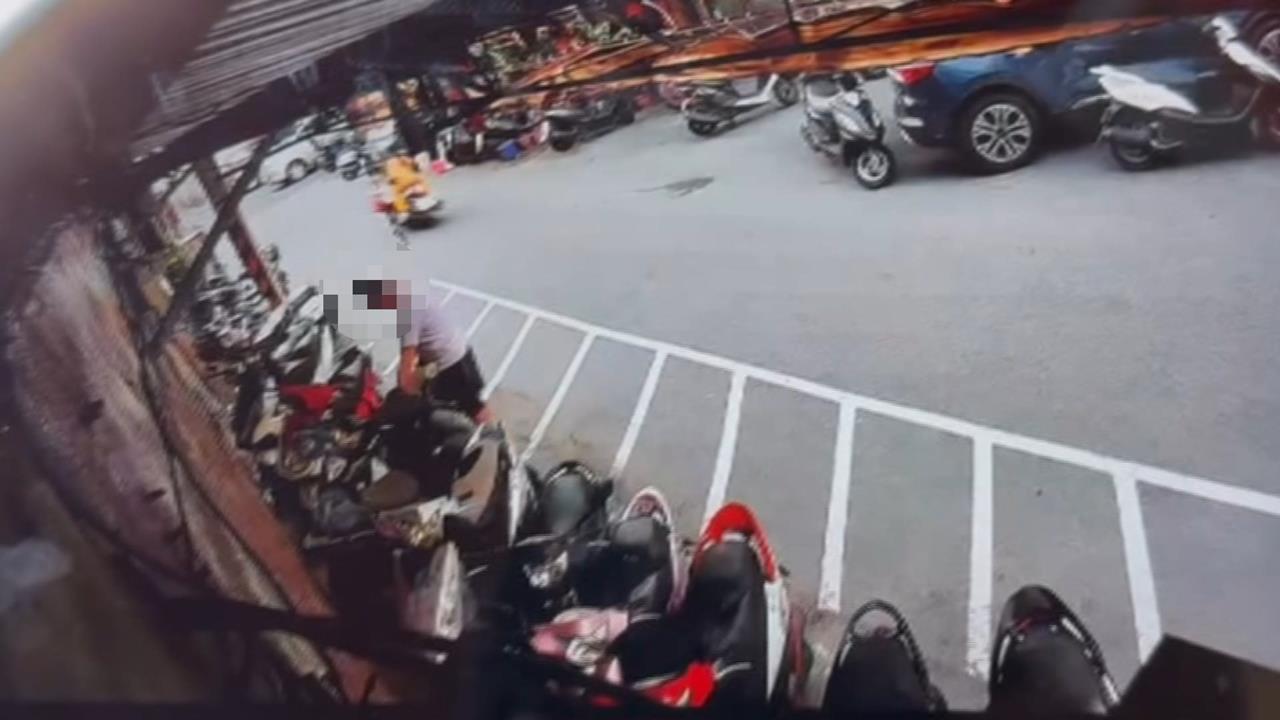 獨/這款鄰居!板橋男「看不順眼」 擅自挪移車格內機車
