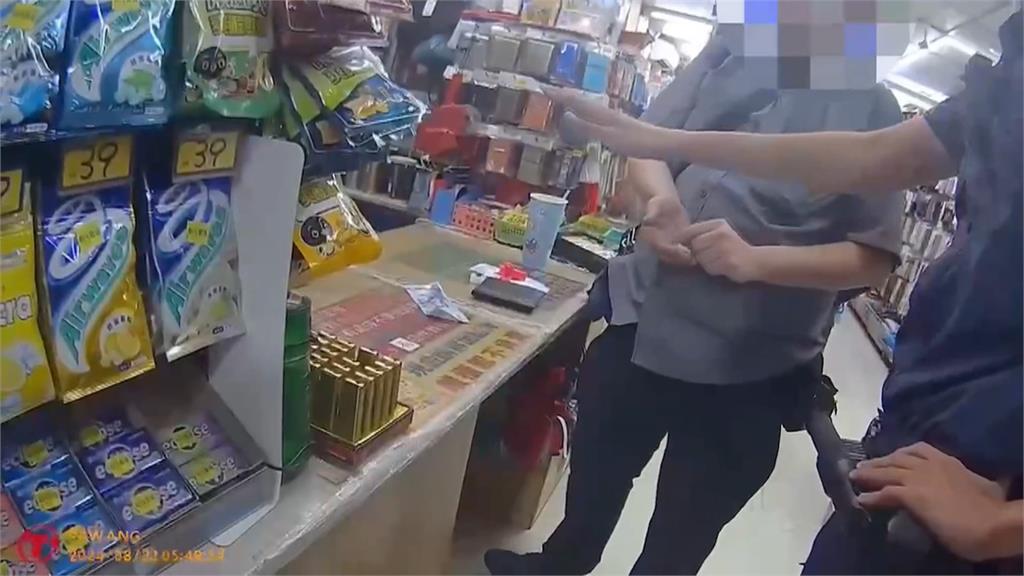 找麻煩？　男子7分鐘用千元大鈔買8次「29元打火機」