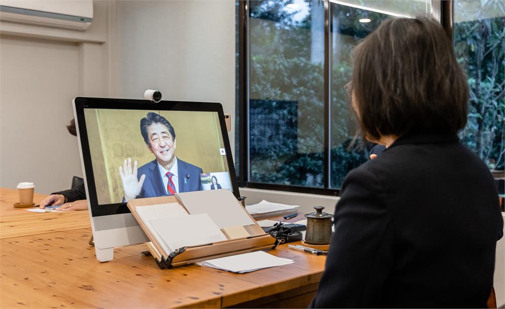 快新聞/蔡英文與安倍晉三視訊對談30分鐘 討論台灣加入CPTPP、烏克蘭情勢