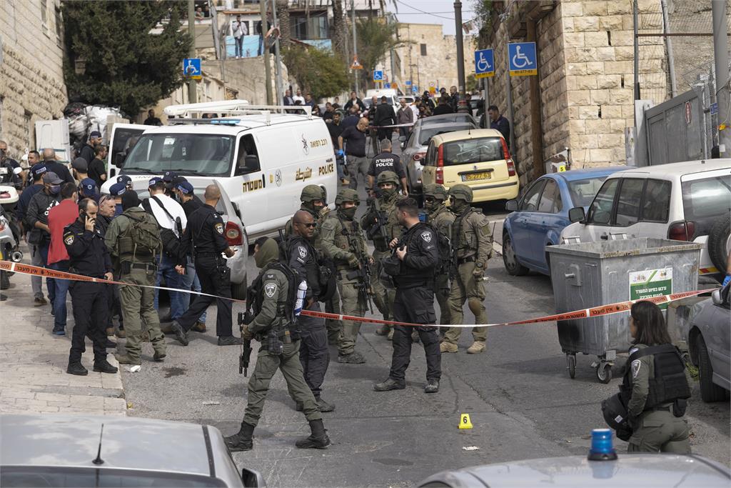 快新聞／以色列耶路撒冷不到24小時又傳槍響！　父子中槍送醫