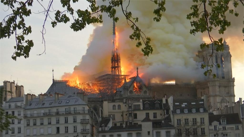 法國聖母院焚毀 馬克宏：「5年內完成重建」