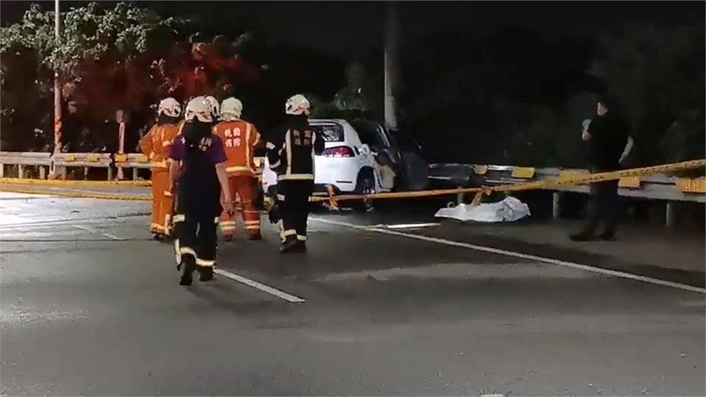 小客車自撞電桿釀3死 1人彈出、2人燒成焦屍