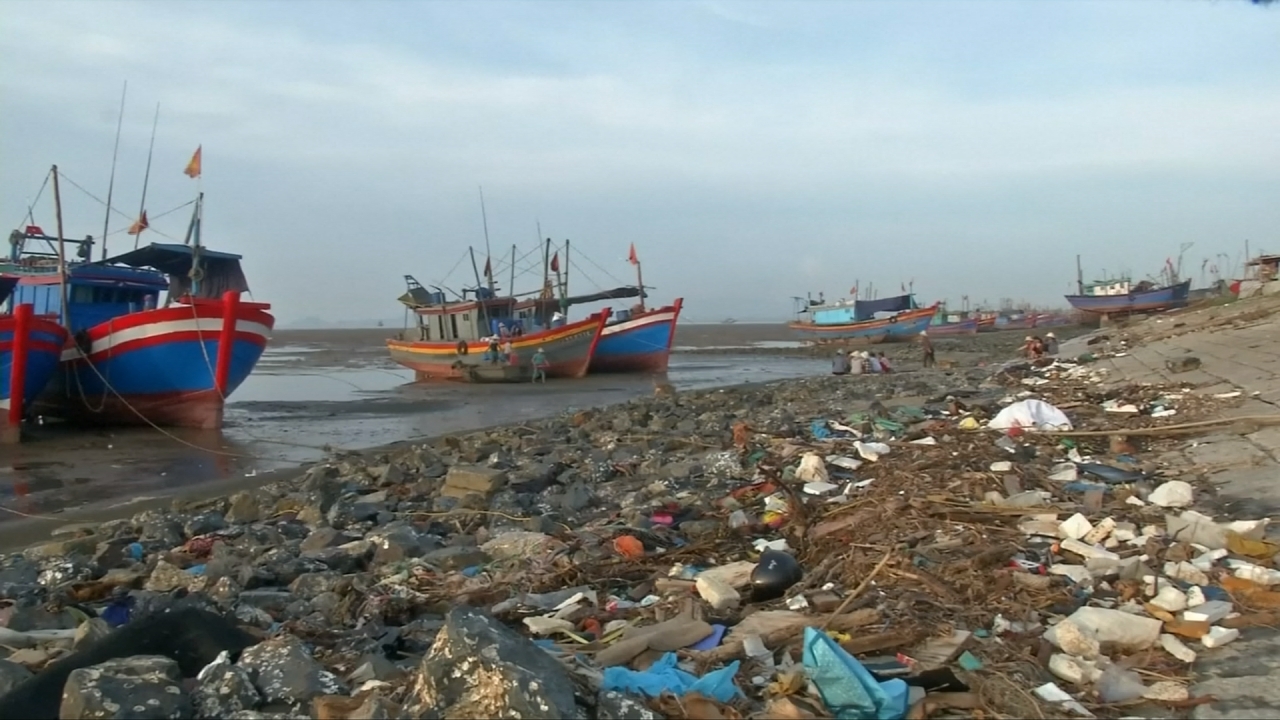 塑膠垃圾淹沒海岸線 越南泰國居民叫苦