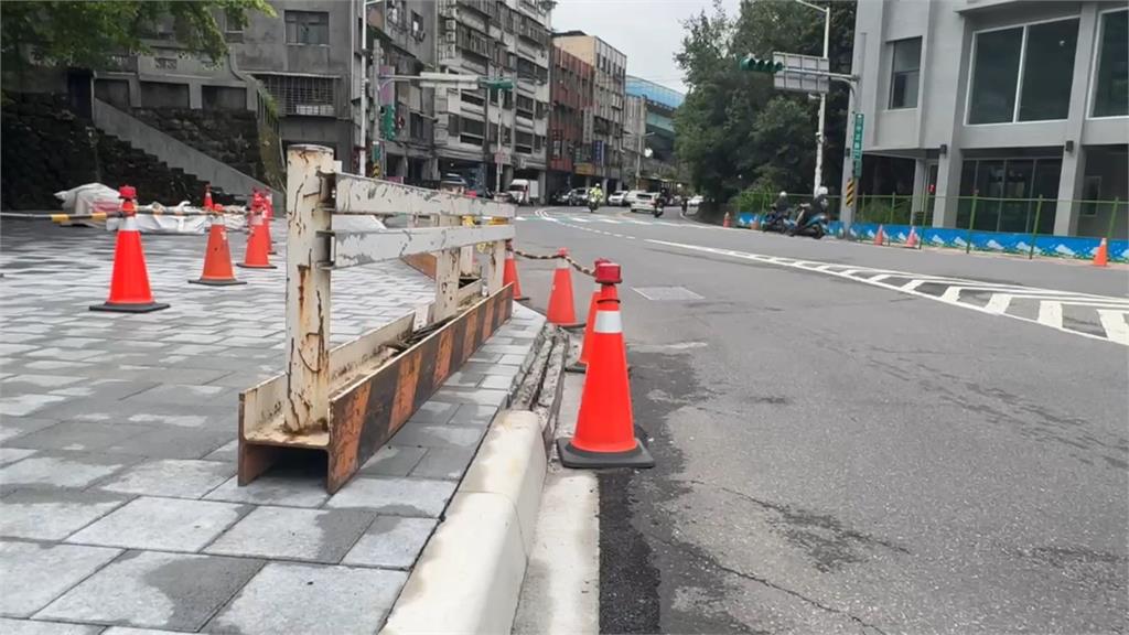 基隆施工導致「人行道凸出」恐成行車陷阱　民代籲增加照明