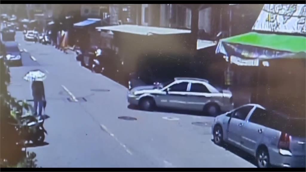 又是高齡駕駛!79歲翁疑血糖低「撞車尾肇逃」 警一查發現他無照上路