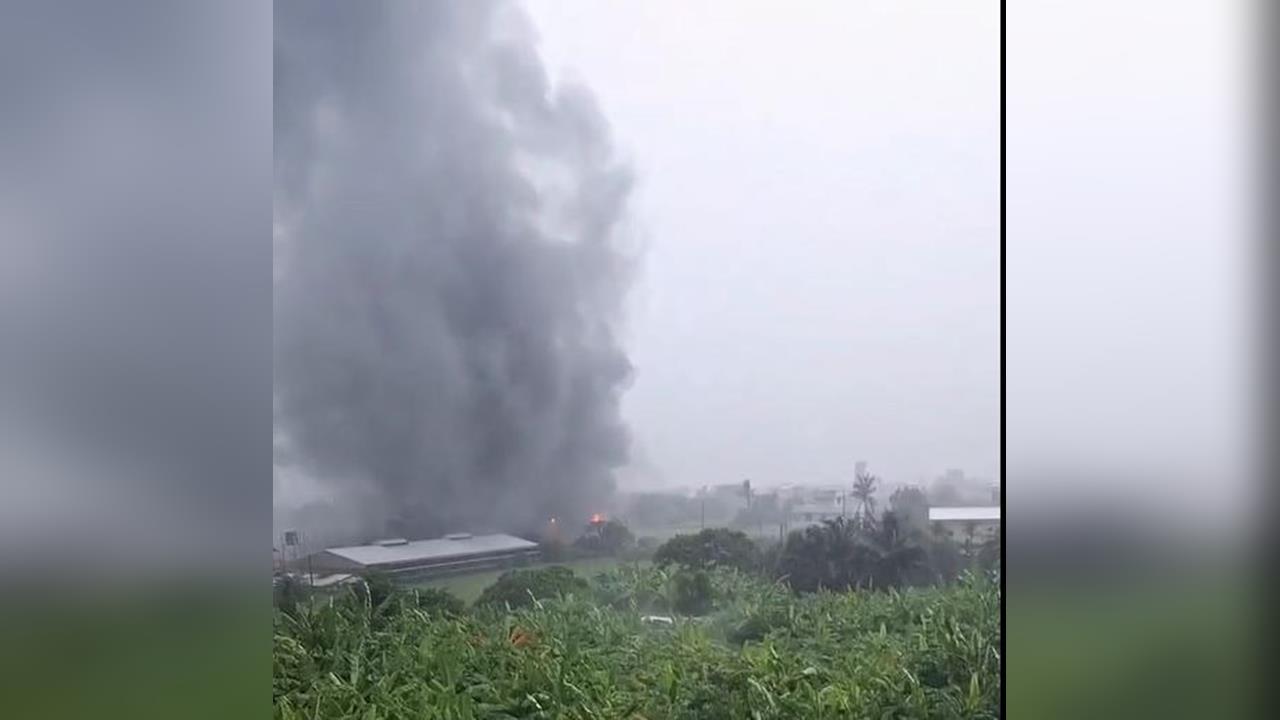 轟！花蓮吉安家具工廠疑遭雷擊起火　3人「吸入性嗆傷」送醫
