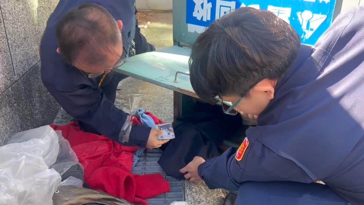 大掃除注意！　南投民眾２０萬放西裝褲　誤丟回收箱　警揮汗「翻轉」尋回