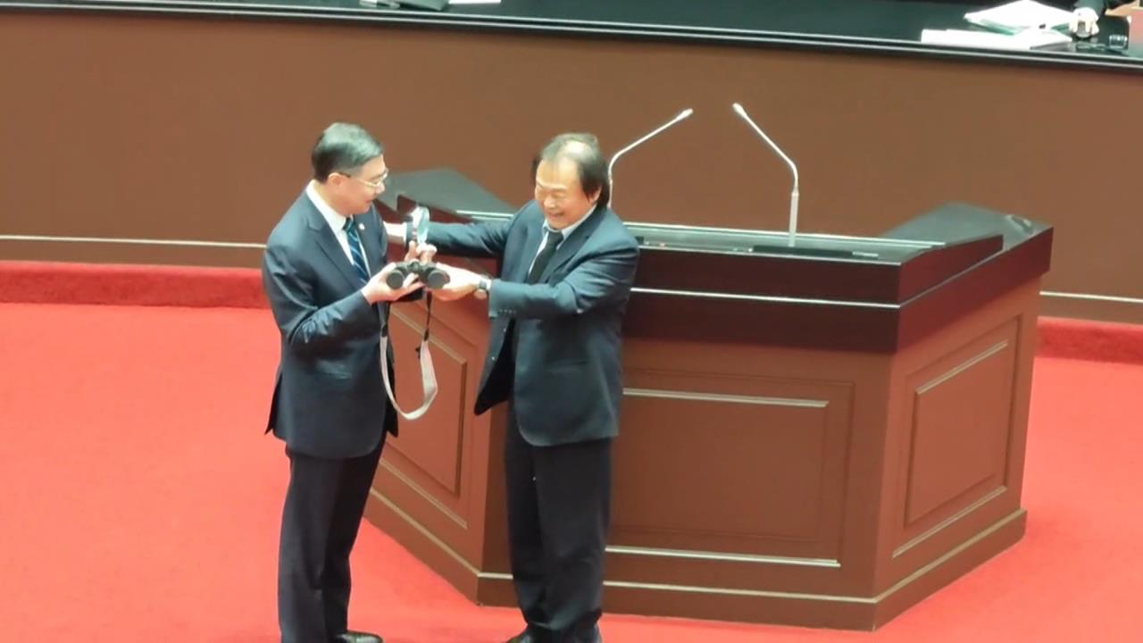 王世堅「沒出息」完整版釋出 歡喜冤家「韓國瑜」也加入