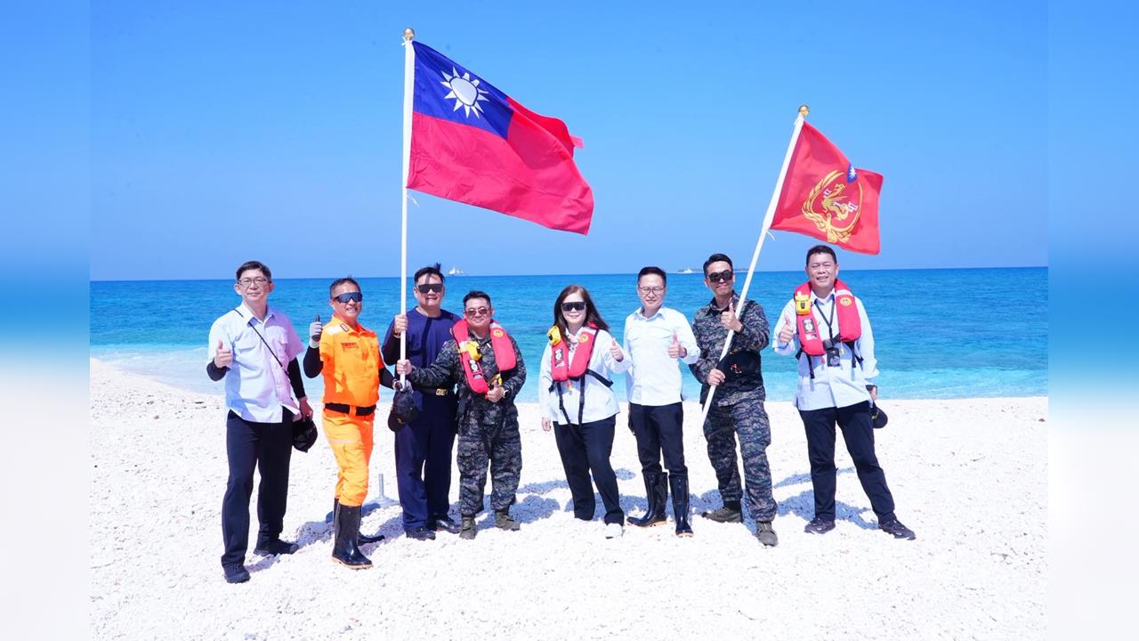 快新聞／不畏越南抗議！管碧玲登太平島揮國旗：主權絕不退讓