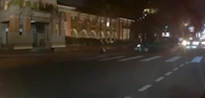 快新聞／扯！新竹男衝撞「竹市府廣場前大石球」肇逃　目擊民眾：聲音大到以為槍聲