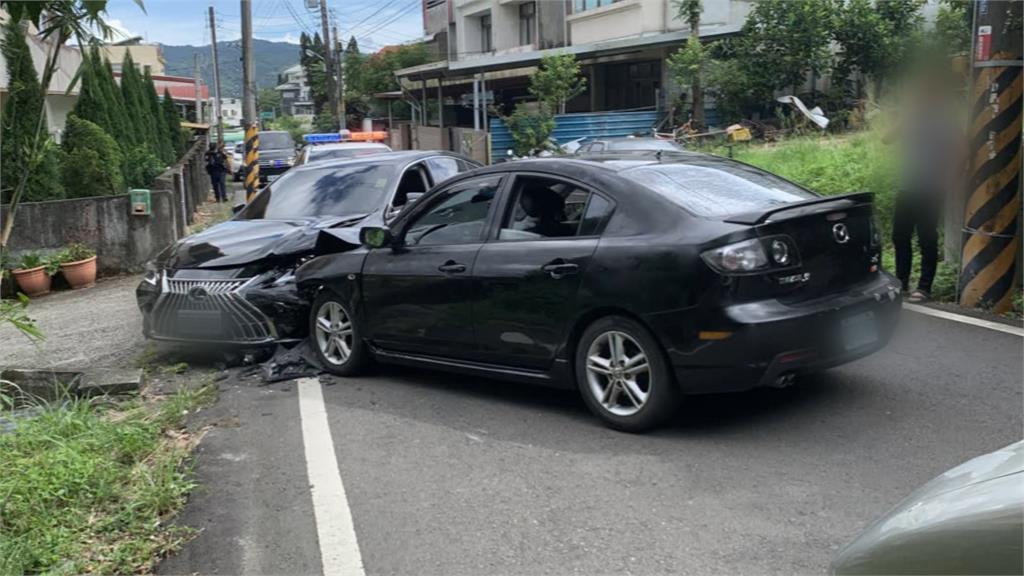 竹警匪上演追逐戰　百萬新車遭撞車主無奈