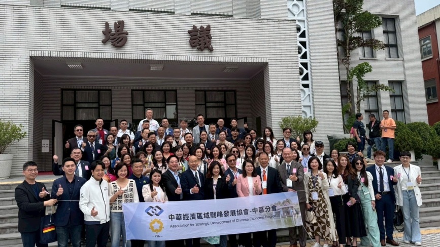 經戰會何會長率中小企業走進立法院　與院長韓國瑜、張嘉郡等立委親自交流傾聽基層聲音