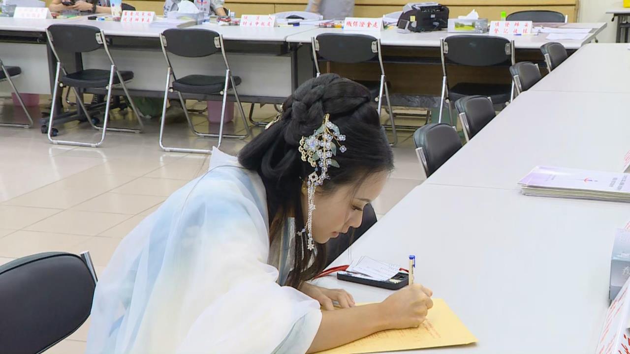 快新聞／改名「整頓霸凌者佀廣洋」！JKF女模寶7「古裝」領表參選　超狂印章曝光