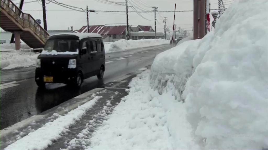 日本大雪下不停　多處傳出民眾受傷.農損情形