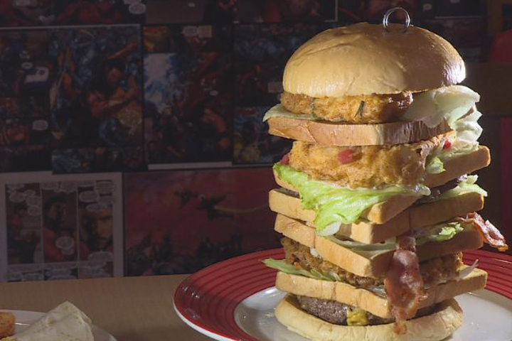 無敵復仇者漢堡 重2.2公斤高逾20公分