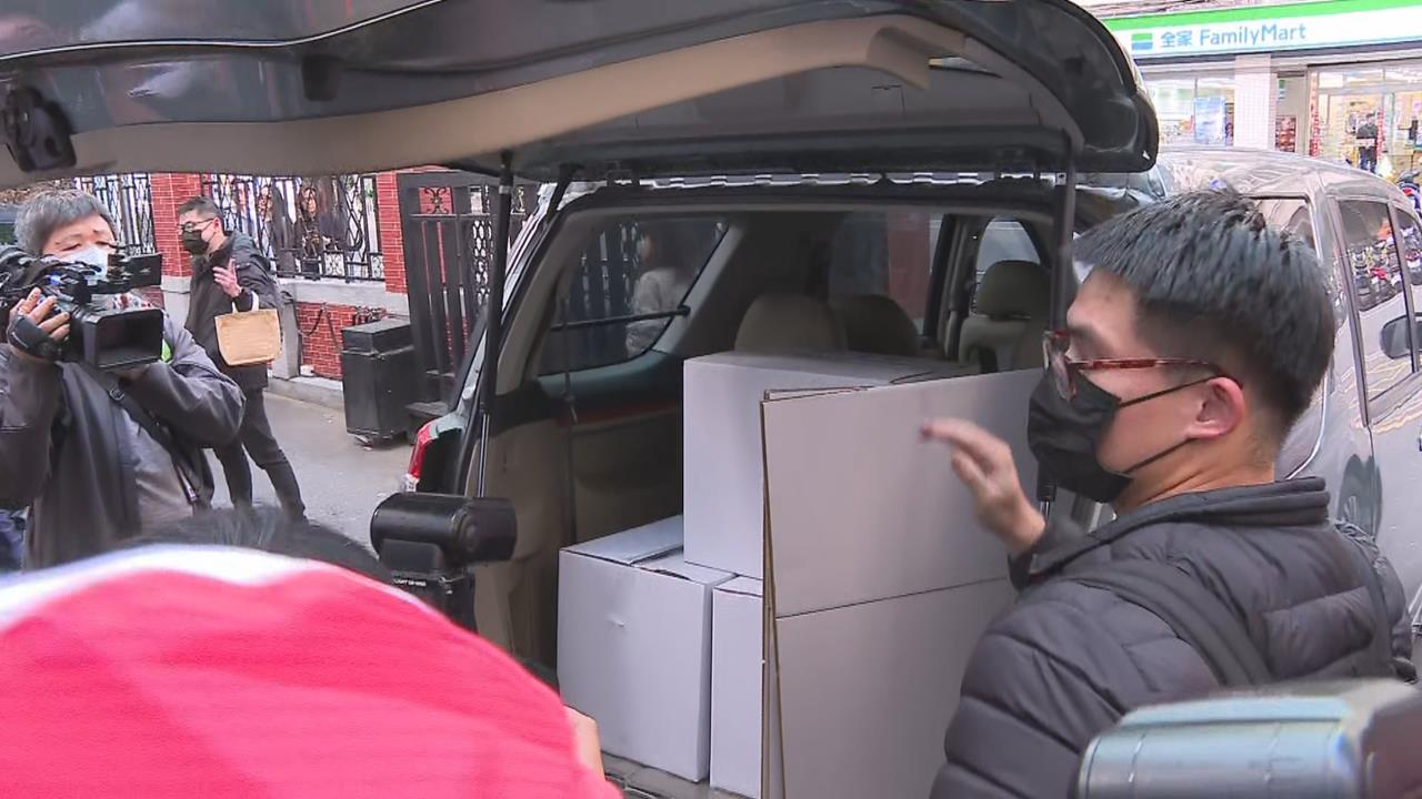 快新聞／高金素梅涉詐領助理費！國會辦公室遭搜索7小時　檢調離開畫面曝