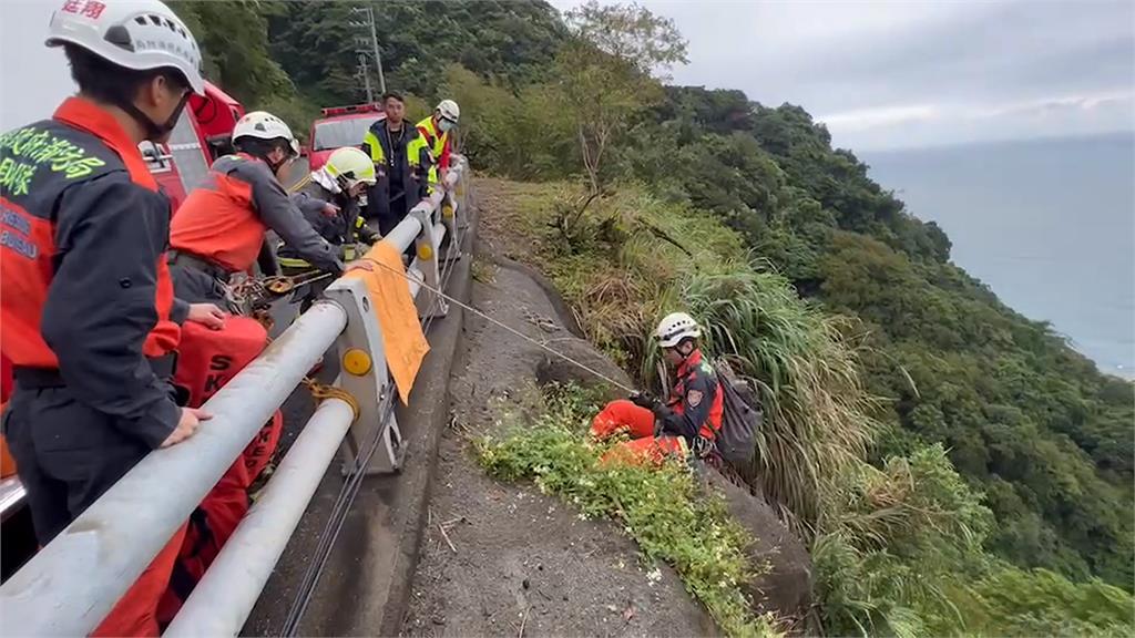 宜蘭台9丁線騎士撞護欄墜50米深山谷　他靠石頭求救成功