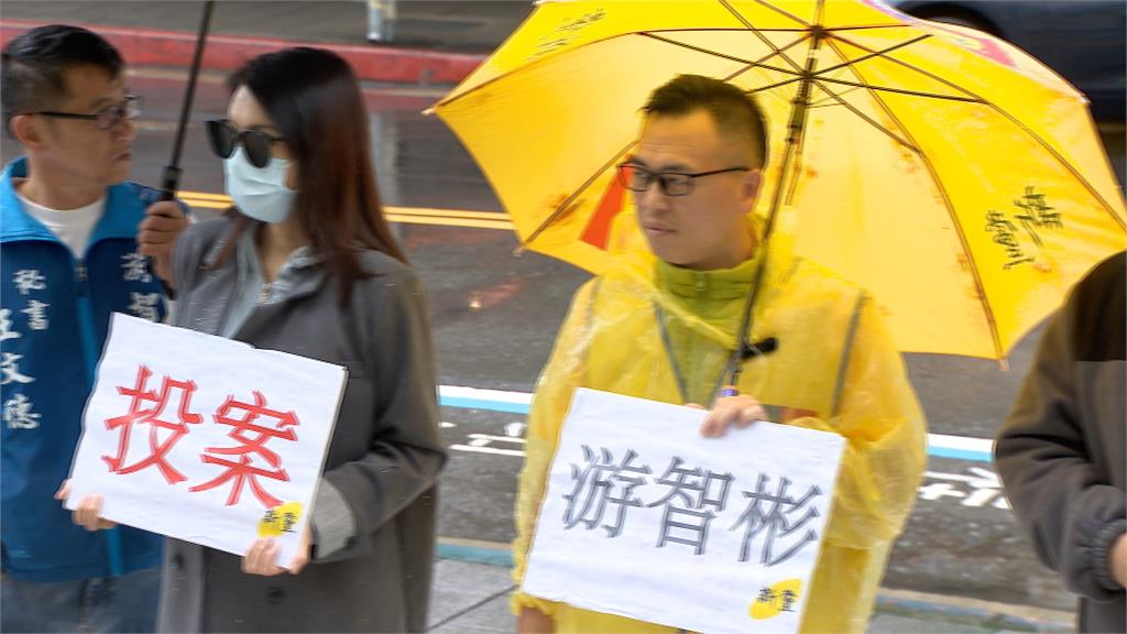 游智彬自稱投案到移民署嗆聲　　"24小時內公布是否有中國籍"