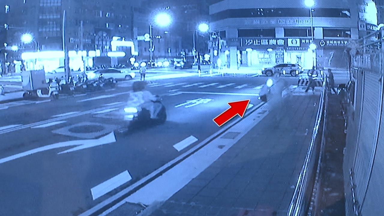 運動場男子突倒地OHCA 消防員30秒到場展開救援