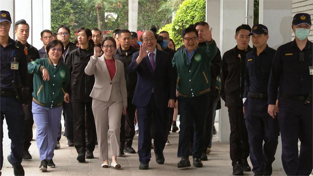 蕭美琴重返立院合體黨團　綠委們熱情歡迎喊當選