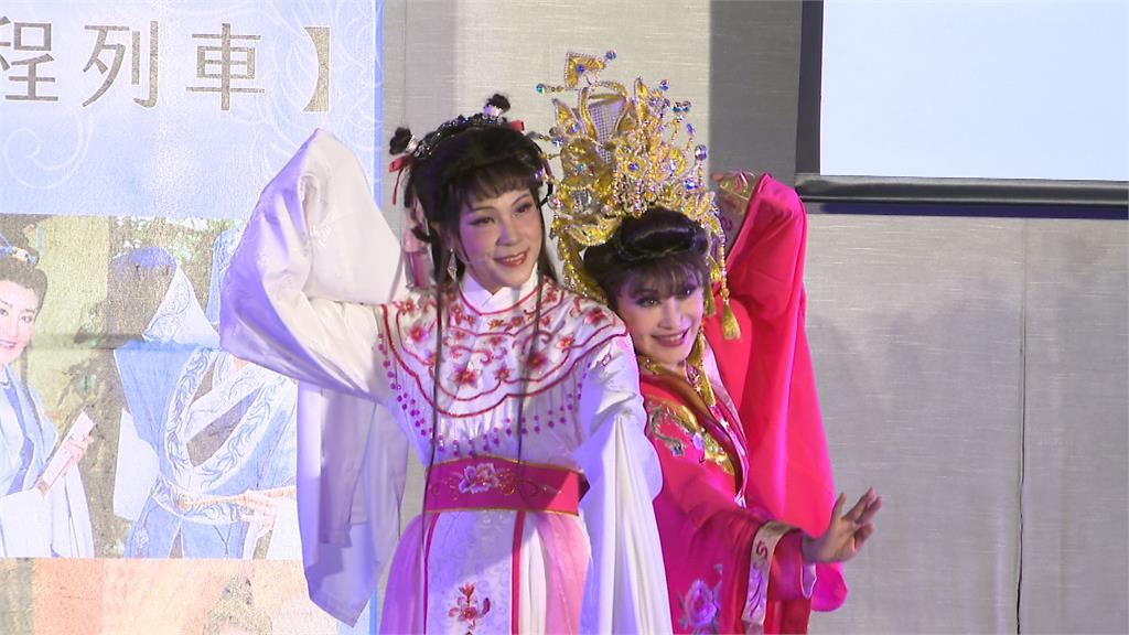 77歲歌仔戲天王葉青現身！　認機場"坐輪椅"原因曝光