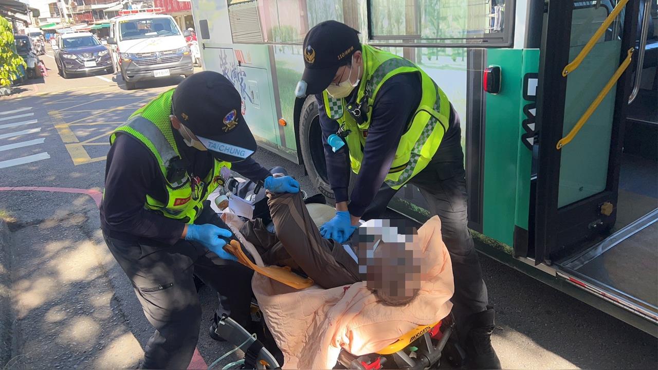 公車煞車疑重心不穩 84歲老翁摔倒"一度失去呼吸心跳"