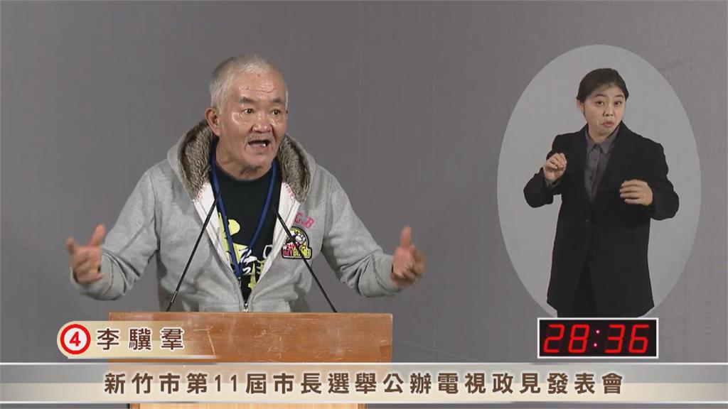 超狂市長候選人驚句連發「我花20萬很值得」　網笑：手語姊姊辛苦了