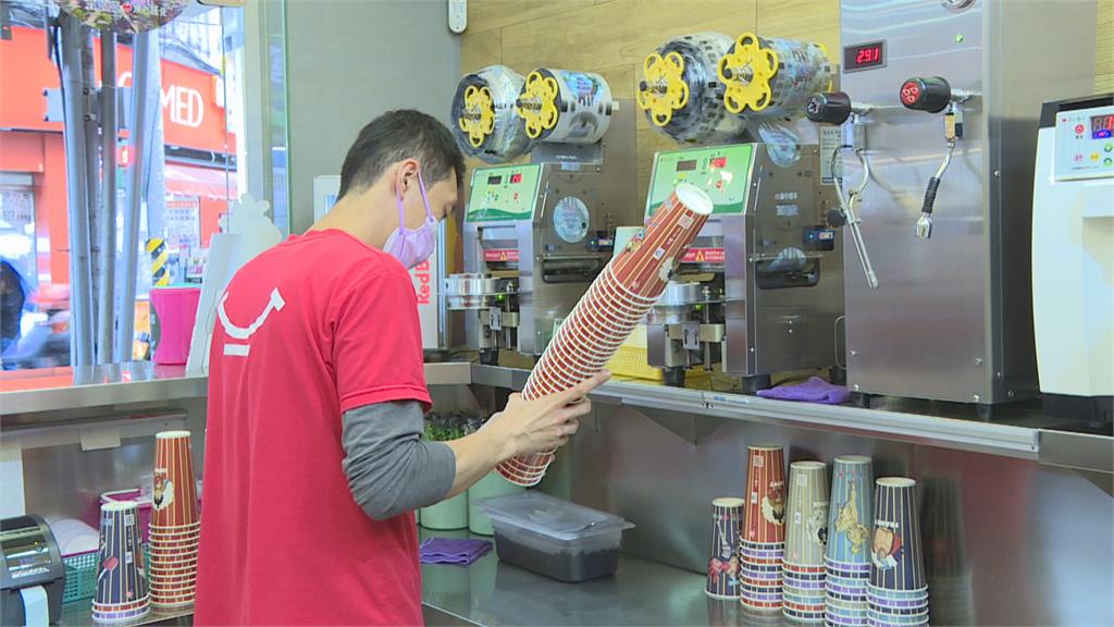 台北市12月起禁用「1次性塑膠杯」　9成業者逐漸換成紙杯配合政策