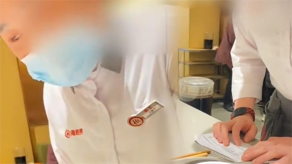 中國14歲妹叫海底撈服務生「阿姨」　慘遭無視2次怒發影片公審