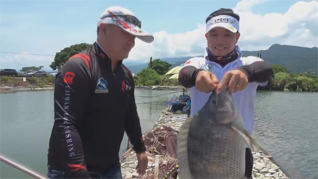 巨無霸吳郭魚釣到斷竿！他挑戰「金牛池」狂喊難　內行人曝：最大12斤