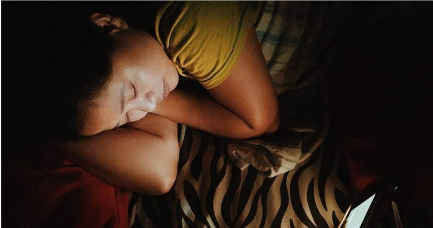 注意！夜晚開燈睡覺恐傷身　研究證實：第二型糖尿病風險增67%