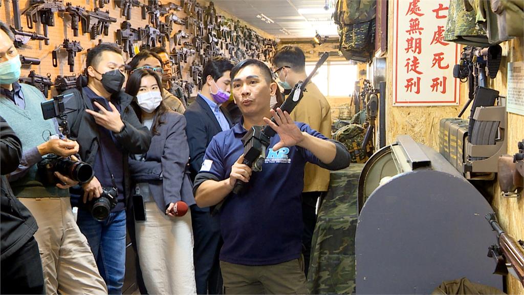 業者辦射擊課程強化全民國防　「限制空間射擊」、國軍「九洞板」訓練