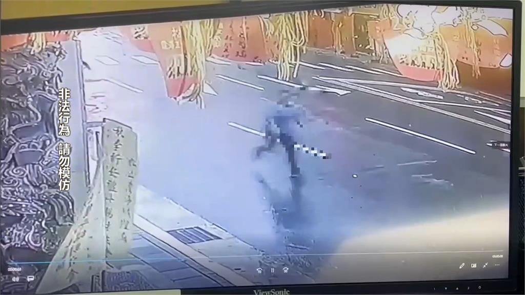 搶劫？雨衣怪客闖饒河街五金行　噴辣椒水又傷人！老闆父子奮力抵抗