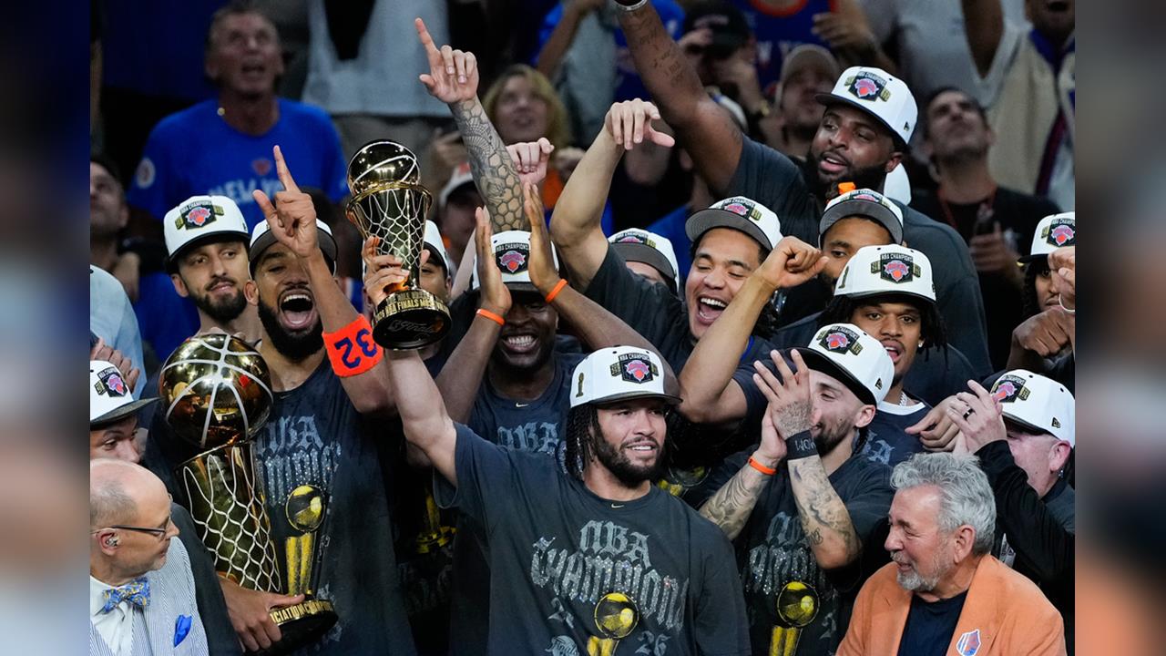 NBA(影)／布朗森開啟無雙模式拯救尼克！獲頒總冠軍賽MVP獎！受訪激動落淚