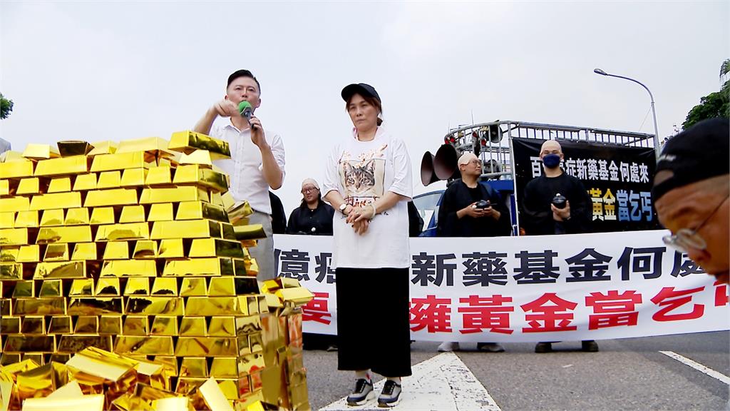 上千民眾凱道抗議敲響鐵碗　高喊政府別當坐擁黃金的乞丐
