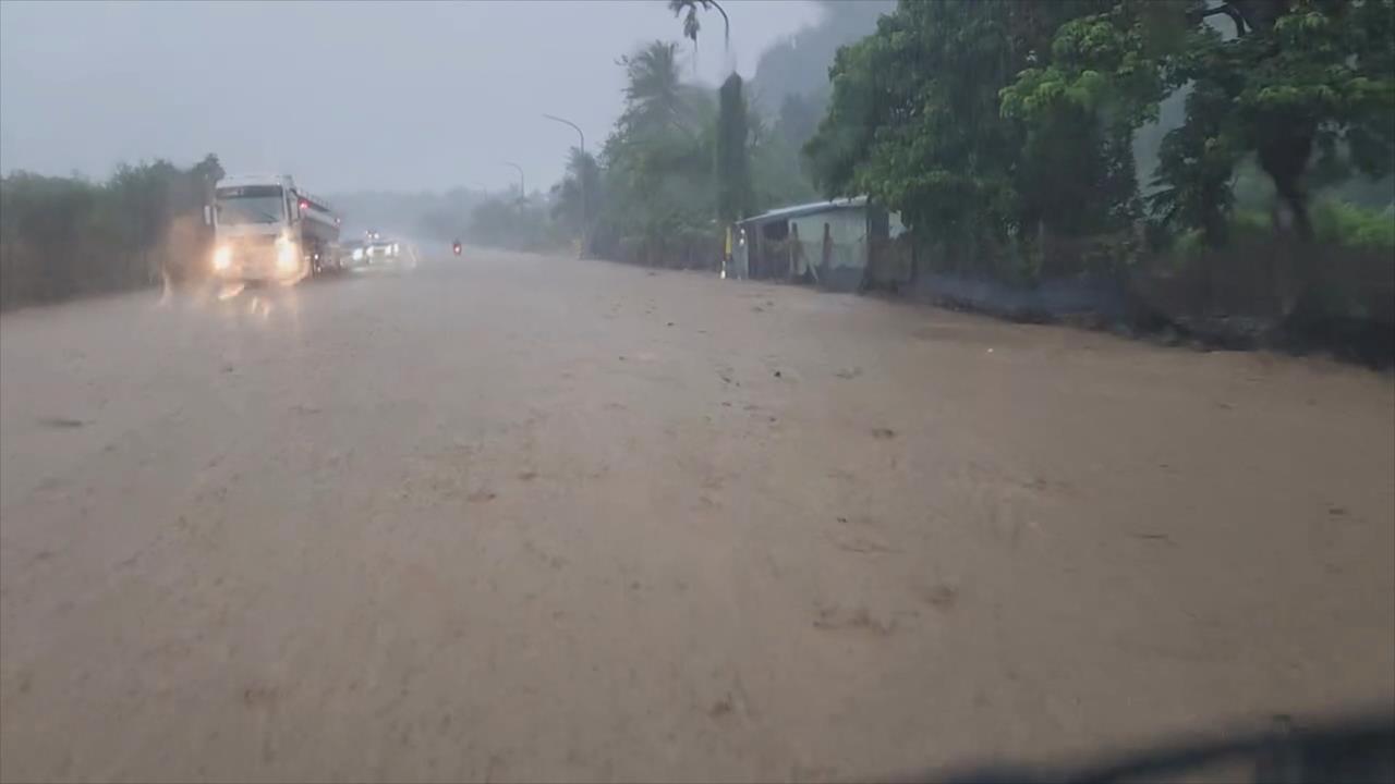紅霞颱風外圍環流發威　大雨狂炸花東地區