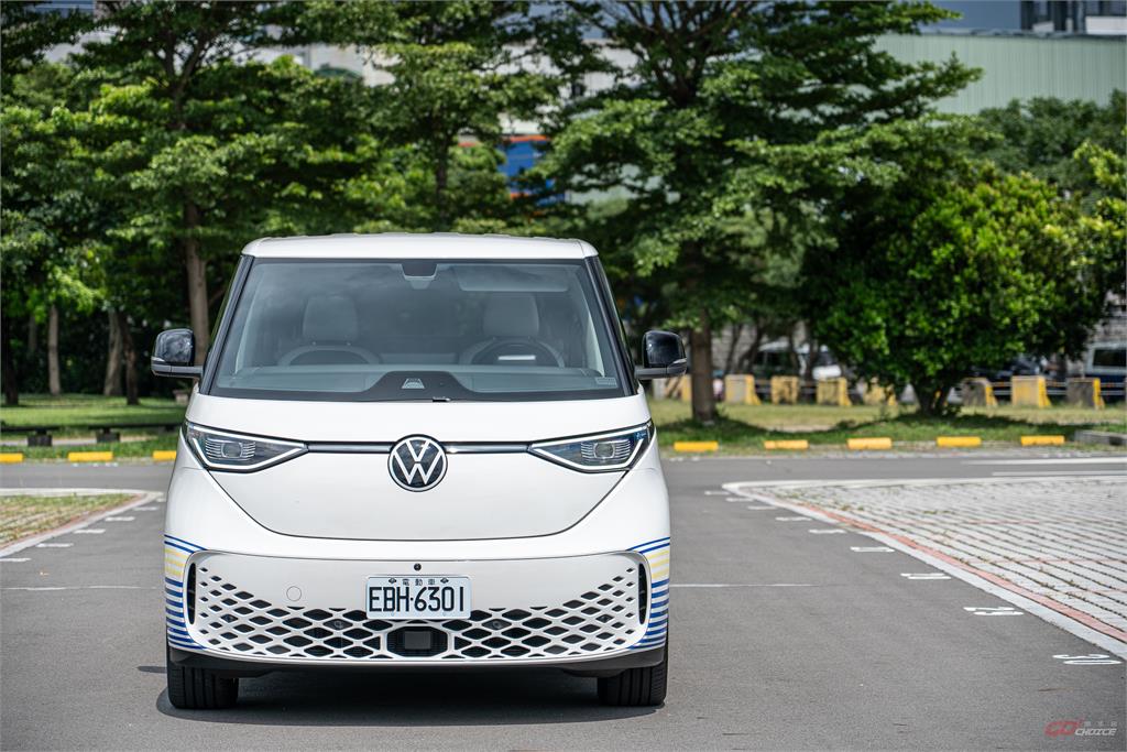 以當代經典成推廣集團純電技術重要功臣｜福斯商旅 ID. Buzz 六人座是否真合你意？