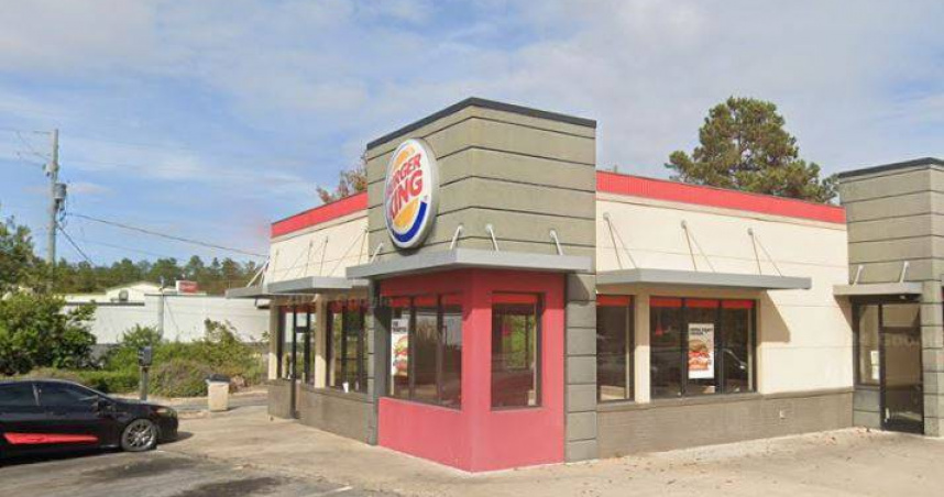 美漢堡王員工大亂鬥!同事亮槍「支援輸贏」5人全被逮 門市緊急徵才