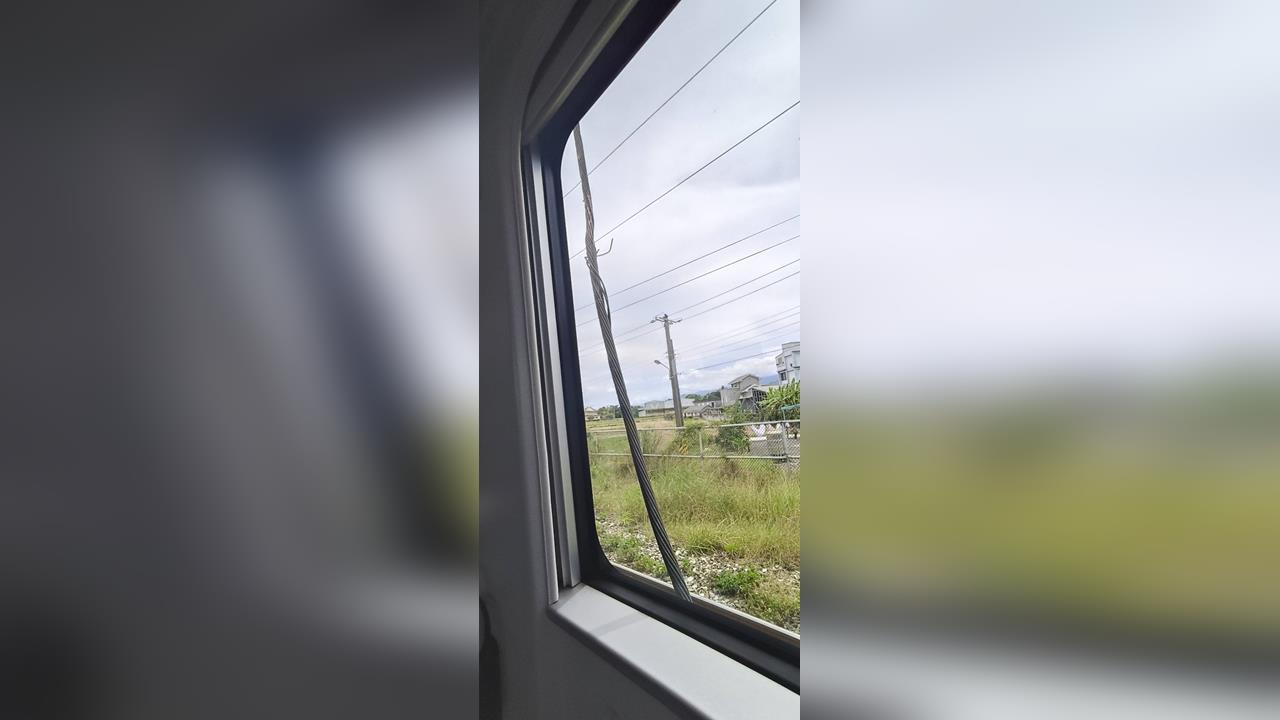 快新聞／太魯閣號突卡死！花蓮電線掉落困住列車　乘客受困逾45分鐘