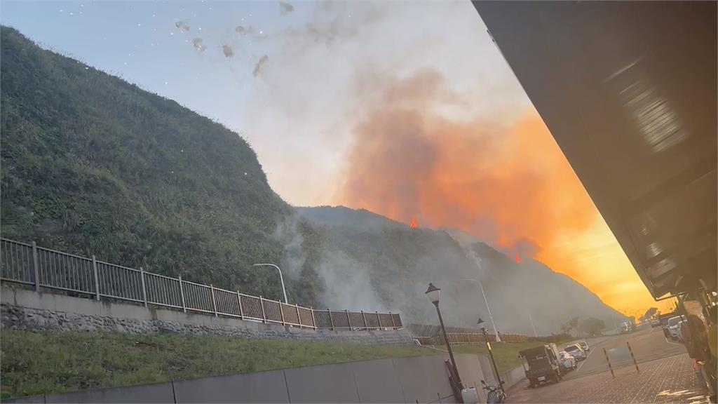 疑進香團參拜放煙火引發火勢　新北石門火燒山！地點鄰近核一廠