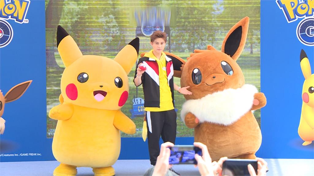 《Pokemon GO》台灣首次伊布見面會 大小朋友爭相來抓寶