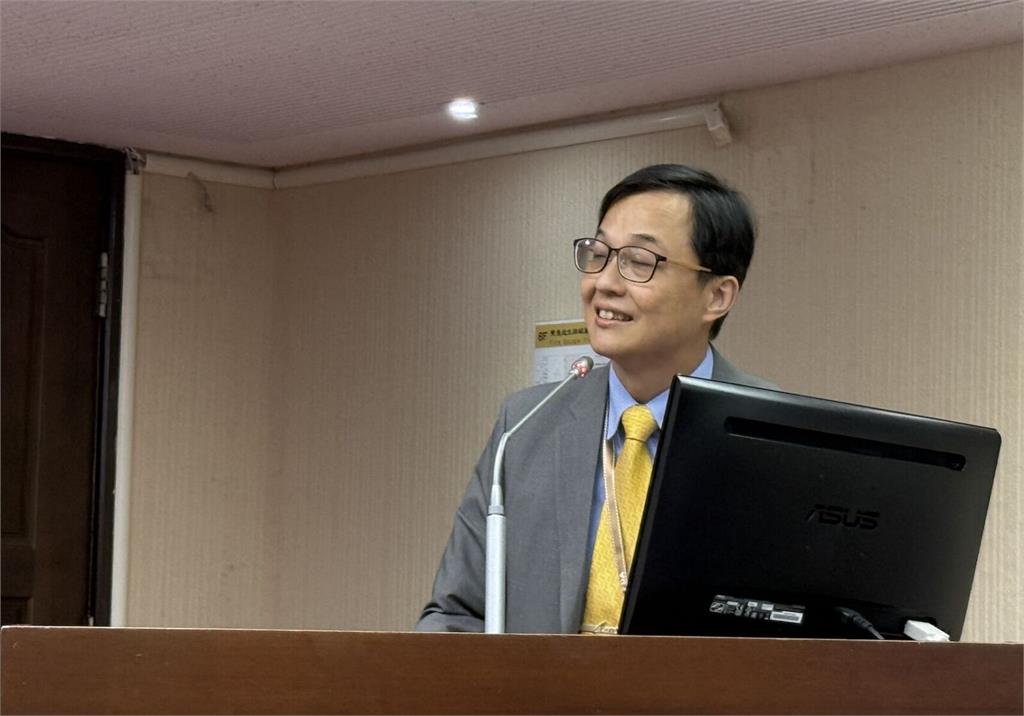 羅一鈞教用「過期快篩」   立委追問支不支持？食藥署長說話了