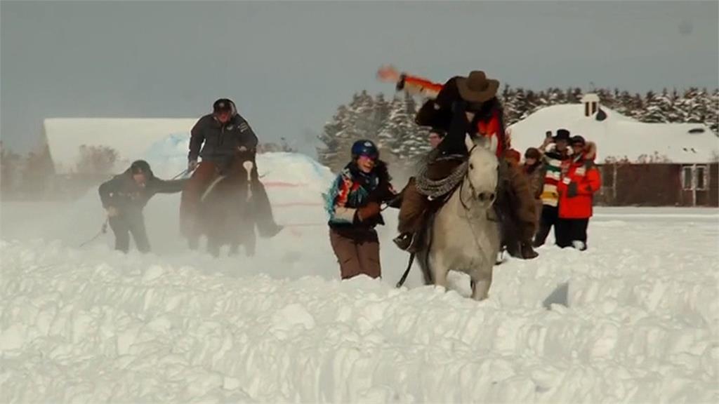 加拿大超刺激冬季運動！　越野滑雪結合馬術拉雪橇拚速