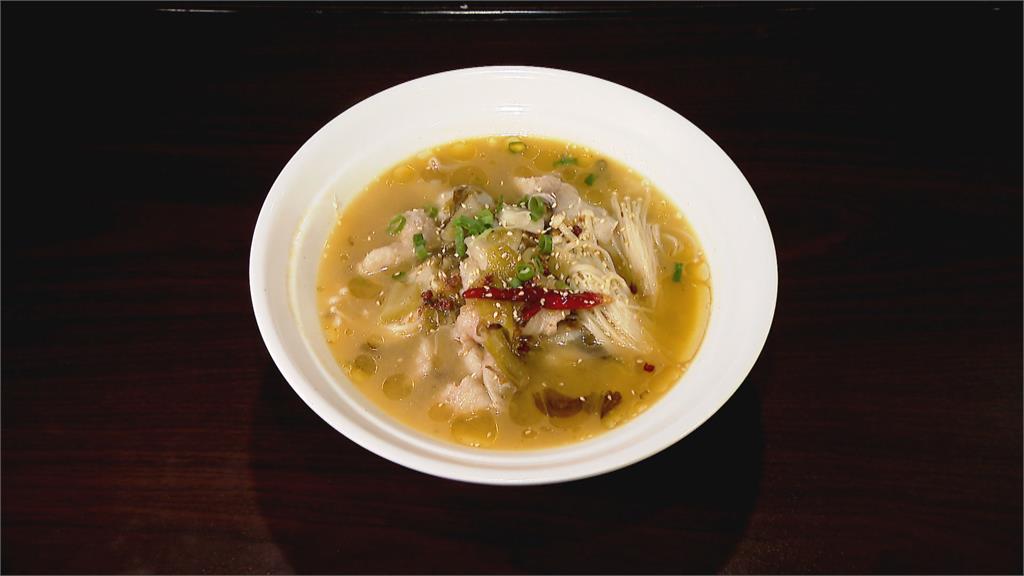 川菜酸菜魚口味萬千　舞者變廚娘！24歲老闆因疫情來台開店