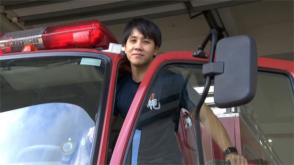 新北消防月曆猛男臥虎藏龍！　周伯昇自小習武「神似男星修杰楷」