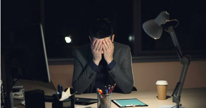 升遷壓力更大?他工作20年堅守基層 50歲退休收「1通知」超焦慮
